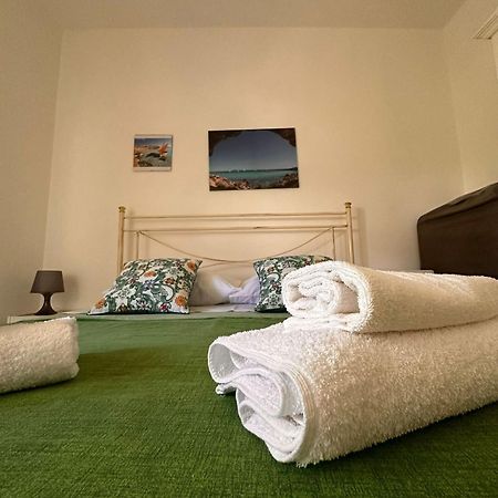 A Due Passi Dal Centro Apartment Фавиняна Екстериор снимка