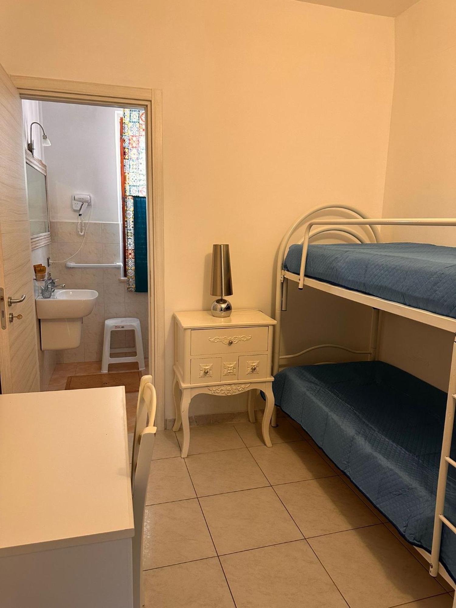 A Due Passi Dal Centro Apartment Фавиняна Екстериор снимка