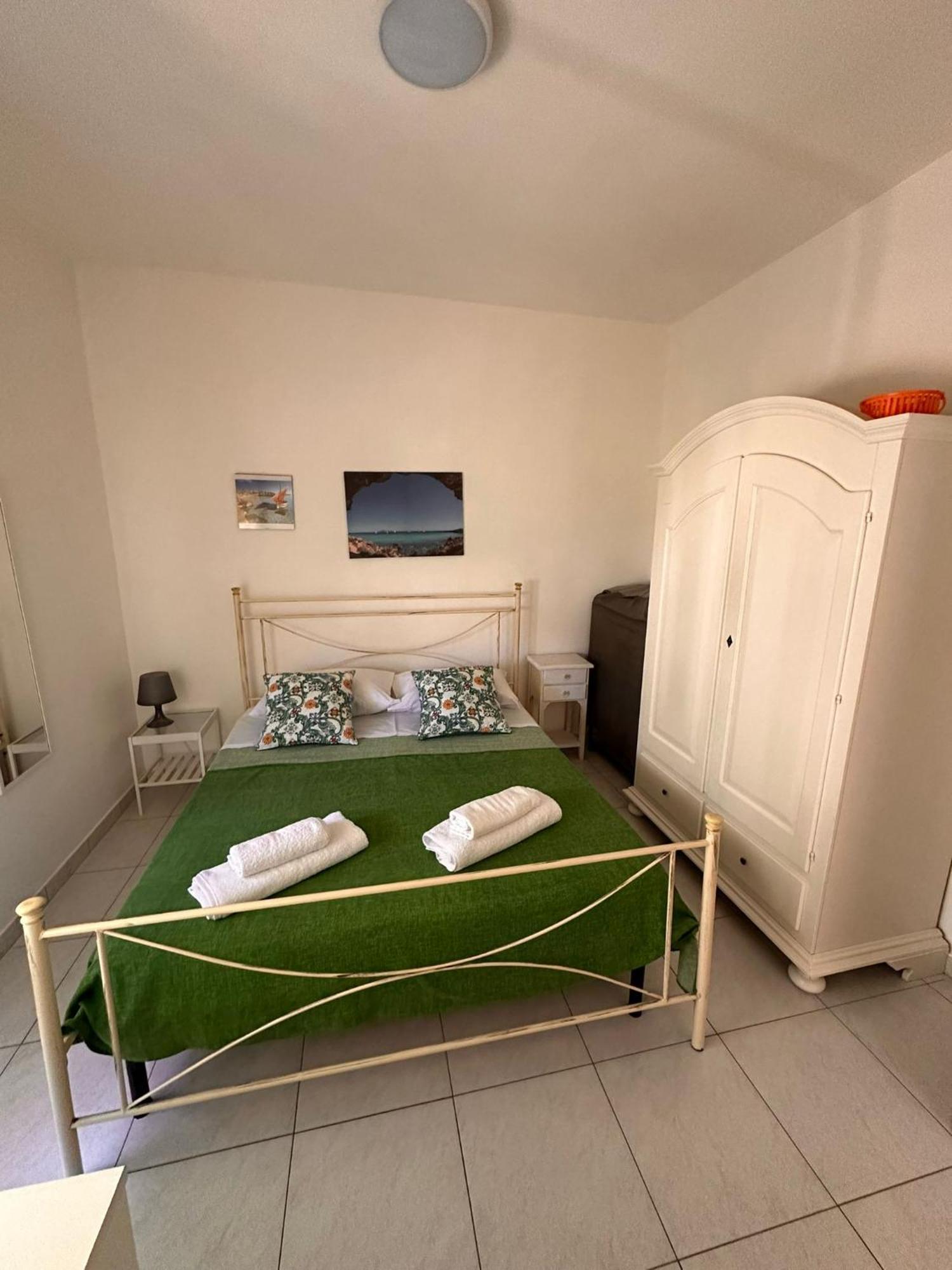 A Due Passi Dal Centro Apartment Фавиняна Екстериор снимка