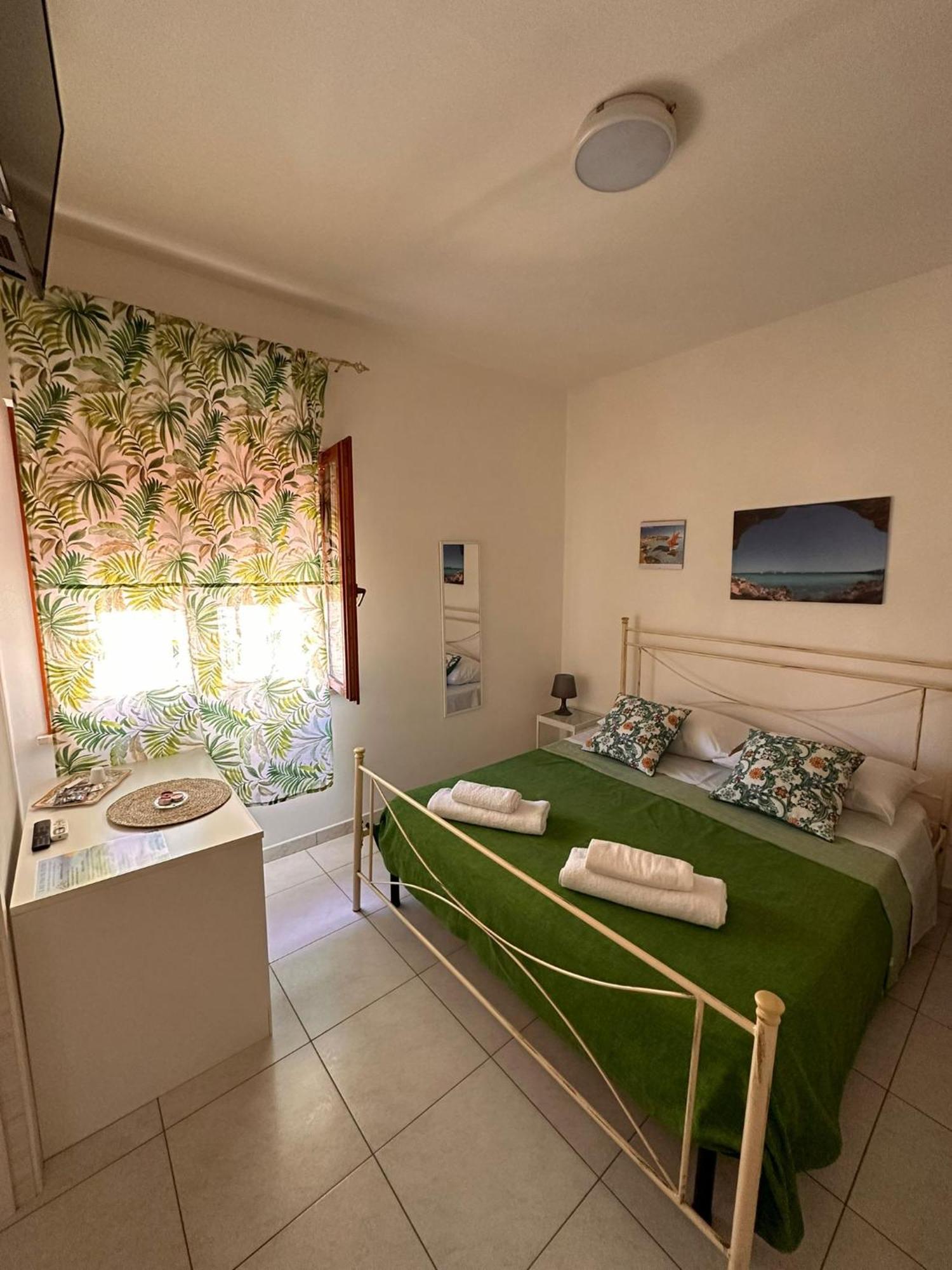 A Due Passi Dal Centro Apartment Фавиняна Екстериор снимка